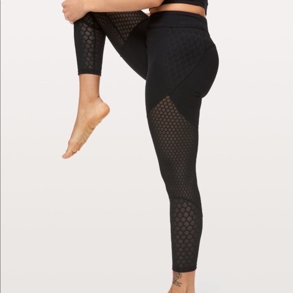 Lululemon Geo Tight 28" Black Lululemon Lab Mesh Hi-Rise, Textured Athletic Sz 6 - Picture 2 of 11